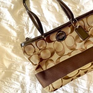 Coach Signature Canvas Shoulder Bag